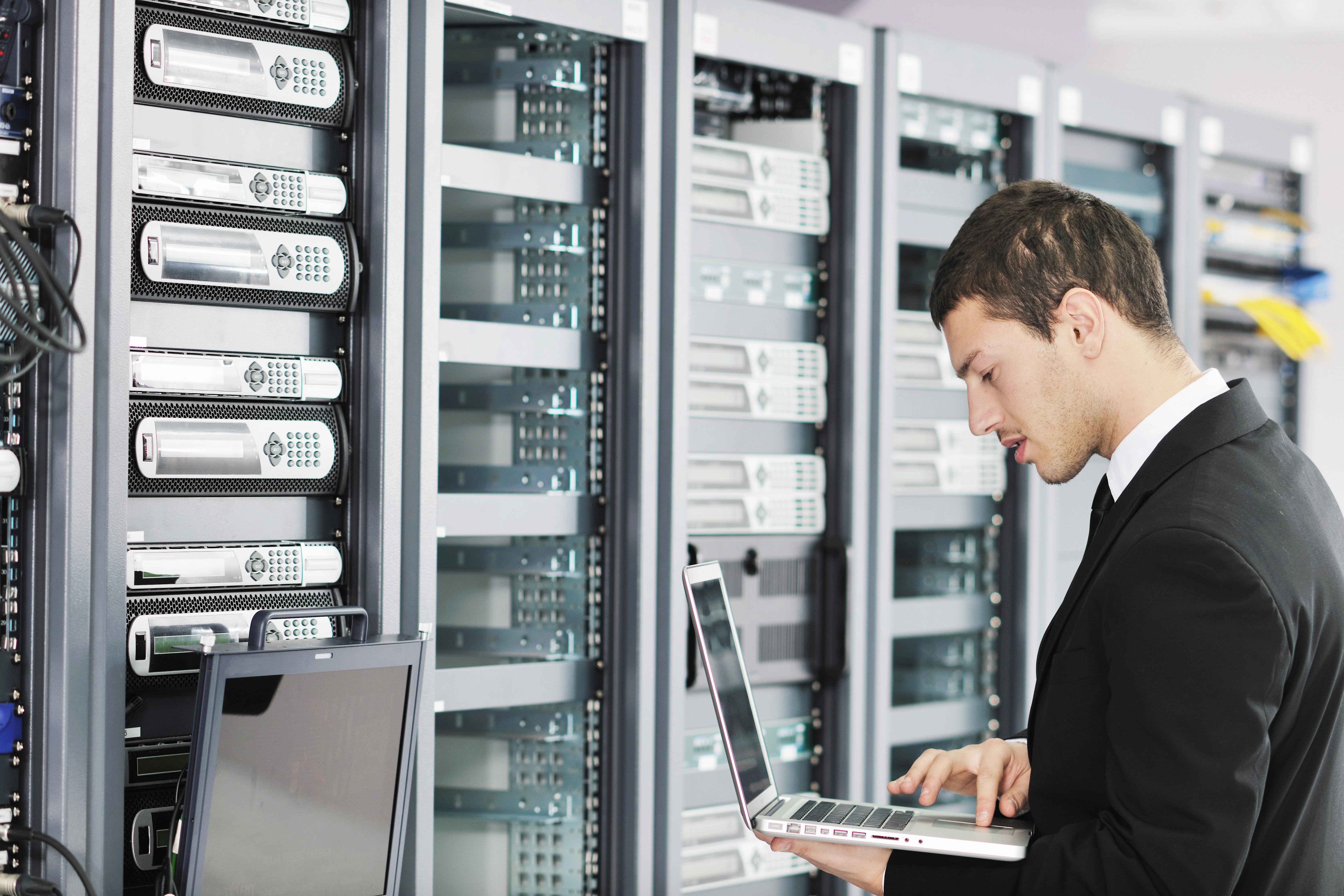 IT provider pros & cons: what’s the right support for you?